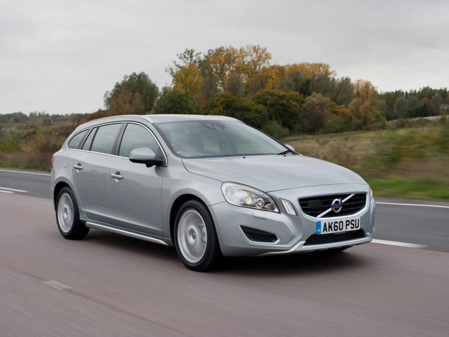  Volvo V60 D3 2010 года  (UK) (фото 11 из 21)